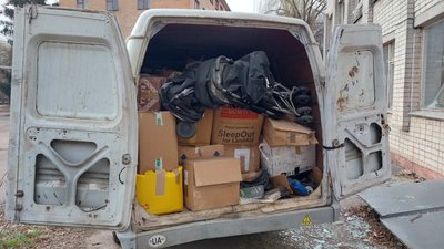 Гуманітарна допомога, яку возив волонтер Тімур Аманов, березень 2022. Фото з архіву автора. Гуманітарна допомога, яку возив волонтер Тімур Аманов, березень 2022. Фото з архіву автора.