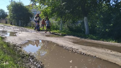 Непрохідна баюра: дорогу на Волині не ремонтують з минулого століття