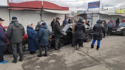 Підприємці Центрального ринку Луцька ночуватимуть біля своїх контейнерів