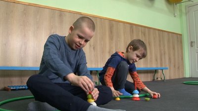"Вони дуже налякані": як у Черкасах працюють з дітьми-переселенцями "Вони дуже налякані": як у Черкасах працюють з дітьми-переселенцями