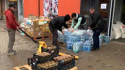 З Коломиї відправили три вантажівки гумдопомоги для жителів звільнених територій