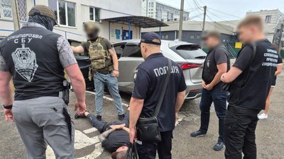 затримання працівника тцк, якого підозрюють у схемі ухилення від мобілізації у харкові