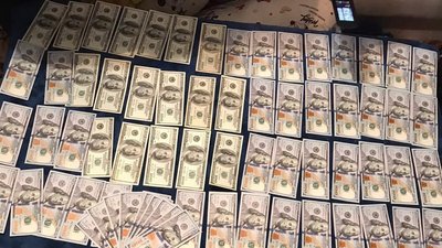 ДБР затримало одеського прокурора при одержанні хабара в 25 тисяч доларів