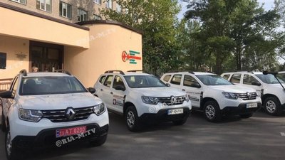 Лікарям Запорізької області передали нові автівки Лікарям Запорізької області передали нові автівки