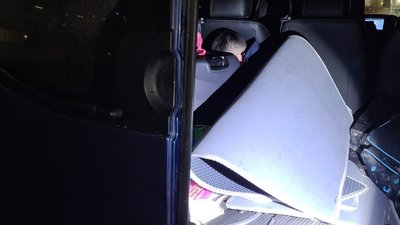 У пункті пропуску "Шегині" двоє чоловіків намагалися сховатись від прикордонників У пункті пропуску "Шегині" двоє чоловіків намагалися сховатись від прикордонників