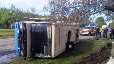 На Рівненщині перекинувся автобус з пасажирами, є травмовані