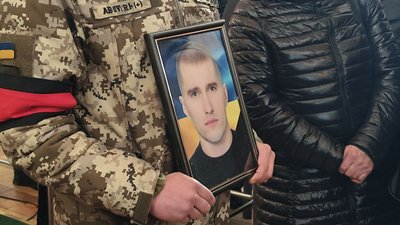 У Луцьку попрощалися з загиблими на Донеччині Олегом Хрищуком і Тарасом Брайловським У Луцьку попрощалися з загиблими на Донеччині Олегом Хрищуком і Тарасом Брайловським