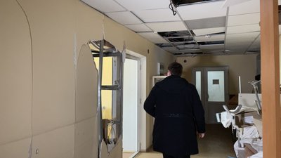 Як відновлюють лікарню в Ізюмі після бомбардувань РФ