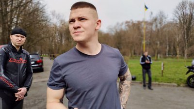 Байкер Роман з Хмельницького їздить на мотоциклі три роки Байкер Роман з Хмельницького їздить на мотоциклі три роки