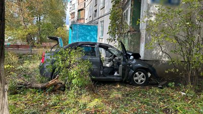 У Харкові легковик врізався в балкон багатоповерхівки: 72-річний водій загинув У Харкові легковик врізався в балкон багатоповерхівки: 72-річний водій загинув