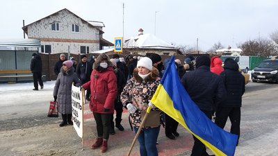 Жителі Пересічного на Харківщині перекрили трасу через тарифи