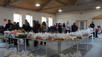 Етнопарк на Рівненщині тимчасово перетворився на центр допомоги переселенцям Етнопарк на Рівненщині тимчасово перетворився на центр допомоги переселенцям
