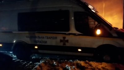 У Чернігові на пішохідному переході збили жінку з дитячим візочком У Чернігові на пішохідному переході збили жінку з дитячим візочком