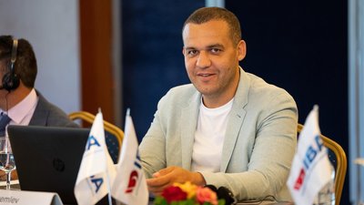 Росіянин Крємльов зберіг пост президента Міжнародної федерації боксу після "хаотичного" голосування: що це означає