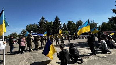 На Черкащині попрощалися із загиблим солдатом Артуром Станкусом На Черкащині попрощалися із загиблим солдатом Артуром Станкусом