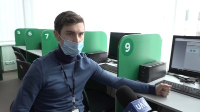 На Житомирщині водії почали здавати на права за оновленими екзаменаційними білетами На Житомирщині водії почали здавати на права за оновленими екзаменаційними білетами
