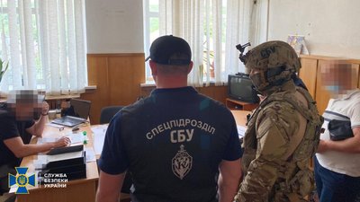 Поліцейських на Харківщині підозрюють у вимаганнях та катуванні затриманих