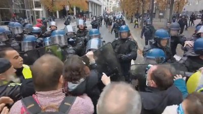 У Парижі хода "жовтих жилетів" переросла у сутички, є поранені