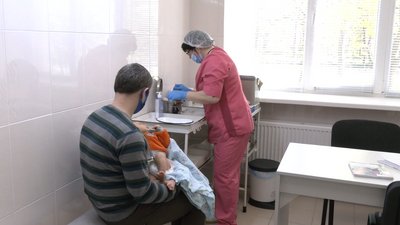 Планові щеплення дітей-переселенців: як вакцинують у черкаських поліклініках