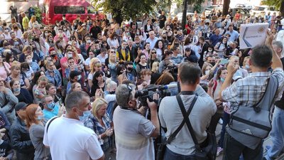 На Буковині батьки учнів вимагають відновити очне навчання в "червоній" зоні