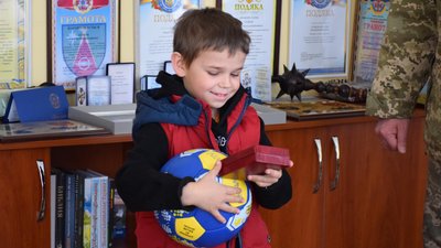 На Хмельниччині вручили нагороду сину загиблого воїна