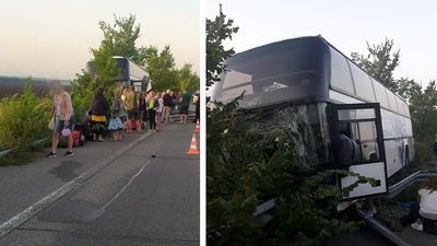 На Харківщині автобус в'їхав у відбійник: водій травмувався, пасажири уціліли