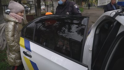У Тульчині діти їздили до школи на поліційних автівках
