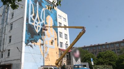 "Оберіг" для Черкас: переселенці з Харкова створюють патріотичний стінопис