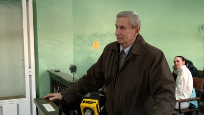 "Почав тицяти дитині у руки гранату": що потерпілі розповідають на суді про утримування їх у підвалі школи у Ягідному "Почав тицяти дитині у руки гранату": що потерпілі розповідають на суді про утримування їх у підвалі школи у Ягідному