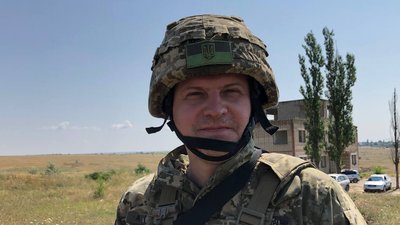 Кабінет змінив на берці. Миколаївський держслужбовець став до лав тероборони Кабінет змінив на берці. Миколаївський держслужбовець став до лав тероборони