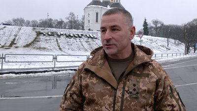 "Хочу допомогти армії", — 8-річний чернігівець Сергій Мороз передав машину для ОК "Північ" "Хочу допомогти армії", — 8-річний чернігівець Сергій Мороз передав машину для ОК "Північ"