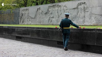 9 травня на Меморіалі Слави у Харкові — фоторепортаж 9 травня на Меморіалі Слави у Харкові — фоторепортаж