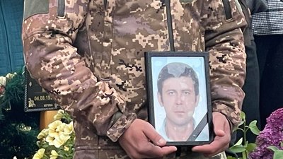 На Тернопільщині попрощалися із військовослужбовцем Василем Паславським На Тернопільщині попрощалися із військовослужбовцем Василем Паславським