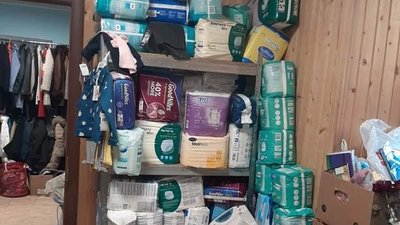 У Франківську волонтери відкрили безкоштовну соціальну крамницю для потребуючих У Франківську волонтери відкрили безкоштовну соціальну крамницю для потребуючих