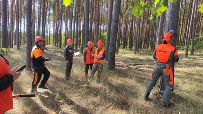 «Це моя робота». На Полтавщині влаштували змагання серед вальників лісу «Це моя робота». На Полтавщині влаштували змагання серед вальників лісу