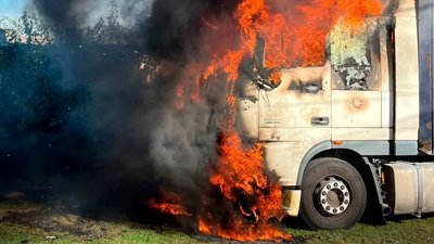Обстріли, Нікопольщина, пожежа, вантажівка