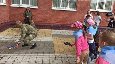 День захисту дітей житомирські школярі провели в компанії рятувальників та поліцейських День захисту дітей житомирські школярі провели в компанії рятувальників та поліцейських