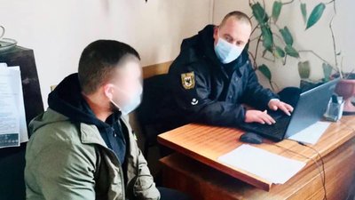 "Буками по голій с*аці". Марцінків пропонує привселюдно карати хуліганів, які псують комунальне майно "Буками по голій с*аці". Марцінків пропонує привселюдно карати хуліганів, які псують комунальне майно