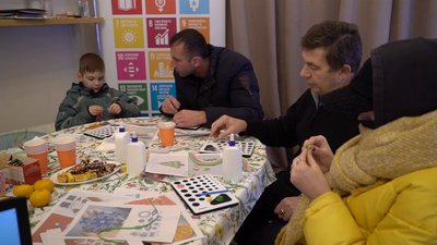 Готують разом з дітьми, спілкуються та займаються творчістю. У Херсоні створили школу для татусів Готують разом з дітьми, спілкуються та займаються творчістю. У Херсоні створили школу для татусів