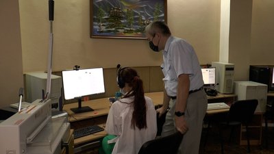 Прикарпатські держслужбовці склали іспит на знання української мови