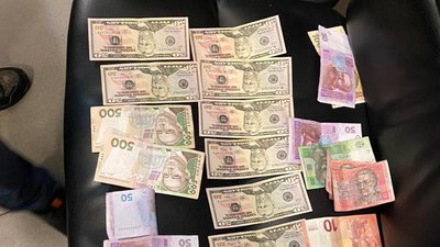 Волинського митника впіймали на отриманні хабаря