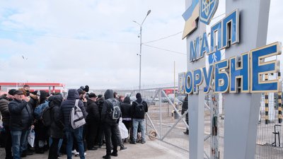 На українсько-румунському кордоні черги у понад тисячу автівок