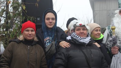 Волонтери та військові привітали дітей Новоселівки з Днем Святого Миколая Волонтери та військові привітали дітей Новоселівки з Днем Святого Миколая