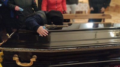 У Сумах поховали спецпризначенця Дмитра Білоуса У Сумах поховали спецпризначенця Дмитра Білоуса