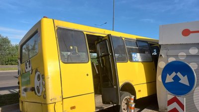 У Львові маршрутка в’їхала в колонку на АЗС: є травмовані