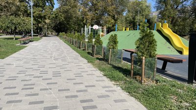 Невідомі зламали 45 дерев та огорожі у сквері на Клочківській й парку у Харкові. Що відомо Невідомі зламали 45 дерев та огорожі у сквері на Клочківській й парку у Харкові. Що відомо