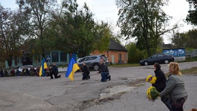 Загинув під час ворожого обстрілу: на Черкащині попрощалися з бійцем тероборони Загинув під час ворожого обстрілу: на Черкащині попрощалися з бійцем тероборони