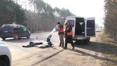 Поблизу Житомира – смертельна аварія: водій вантажівки збив чоловіка