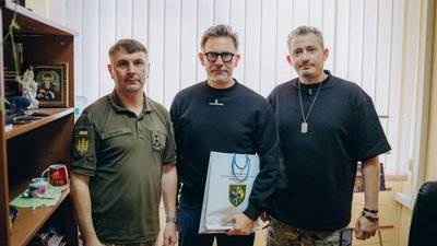 Режисер Мішель Азанавічус разом із "Культурним десантом" відвідав українських поранених військових (ФОТО)