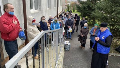 Відвідувачі "Благодійної їдальні" в Тернополі отримали продуктові набори Відвідувачі "Благодійної їдальні" в Тернополі отримали продуктові набори